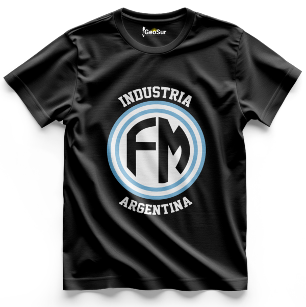 REMERA LOGO FABRICACIONES MILITARES INDUSTRIA ARGENTINA